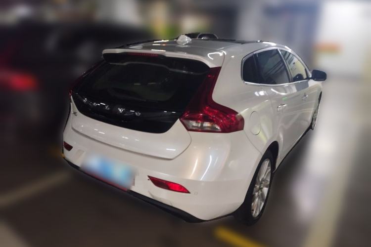Used Volvo V40 2016 T4 Smart Luxury Edition Rear Right 45 Deg
