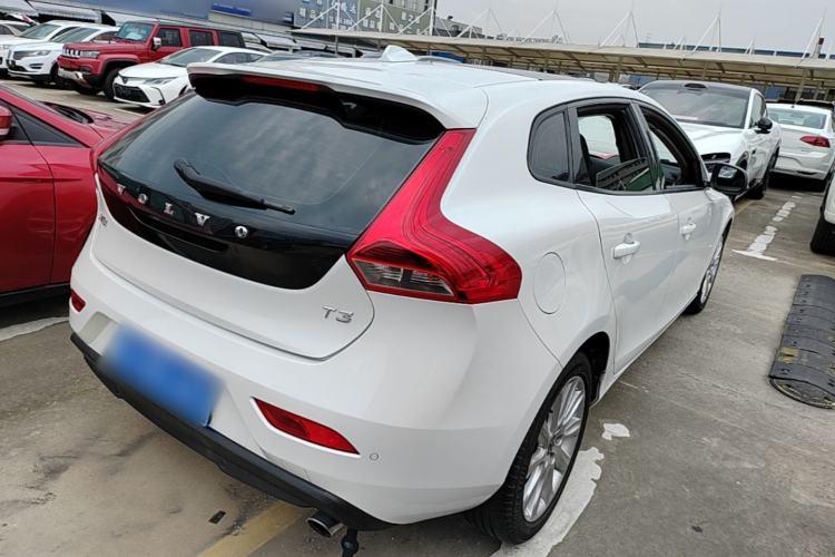 Used Volvo V40 2016 T3 Zhiyi Edition Rear Right 45 Deg