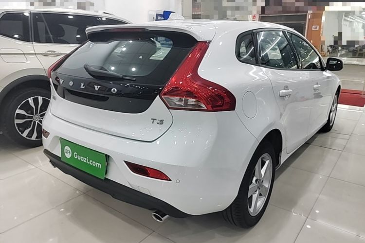 Used Volvo V40 2016 T3 Zhiyi Edition Rear Right 45 Deg