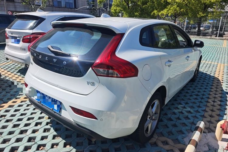 Used Volvo V40 2016 T3 Zhiyi Edition Rear Right 45 Deg