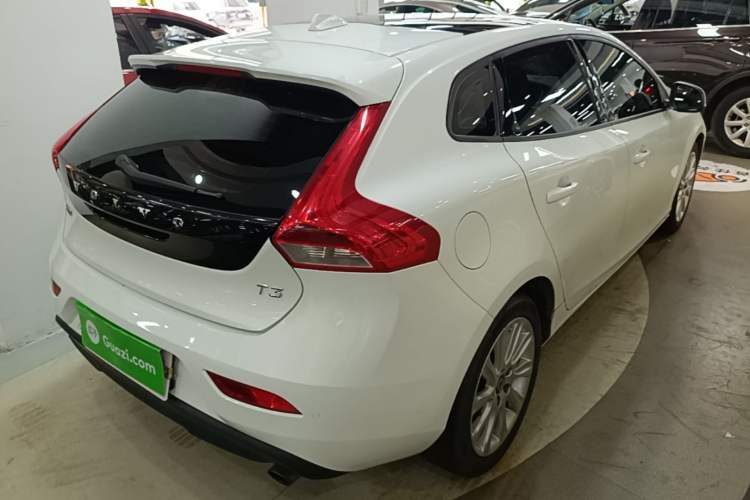 Used Volvo V40 2016 T3 Zhiyi Edition Rear Right 45 Deg