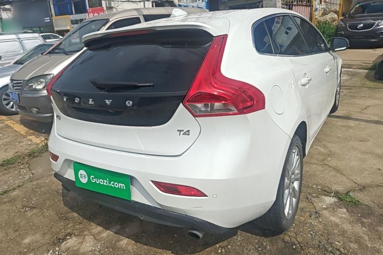 Used Volvo V40 2016 T4 Smart Luxury Edition Rear Right 45 Deg