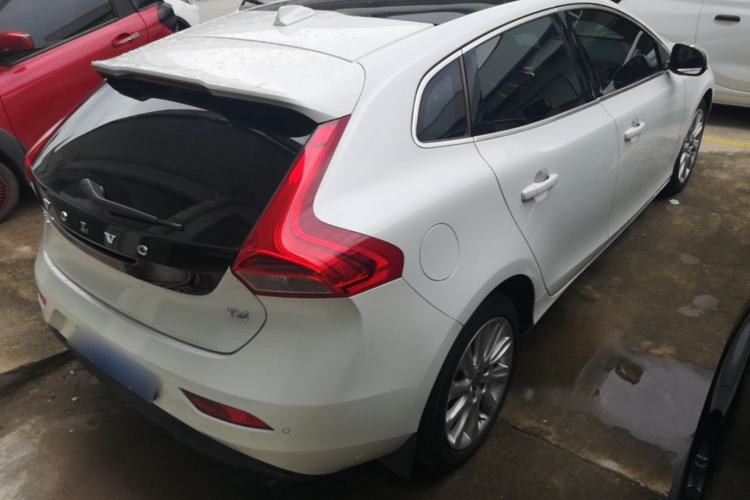 Used Volvo V40 2016 T4 Smart Luxury Edition Rear Right 45 Deg