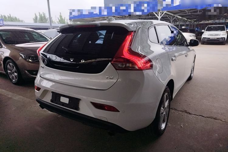 Used Volvo V40 2016 T3 Zhiyi Edition Rear Right 45 Deg