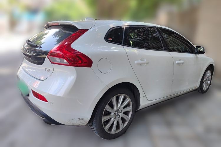 Used Volvo V40 2016 T3 Zhiyi Edition Rear Right 45 Deg