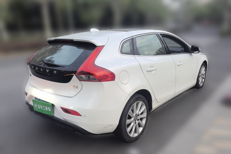 Used Volvo V40 2016 T4 Smart Luxury Edition Rear Right 45 Deg