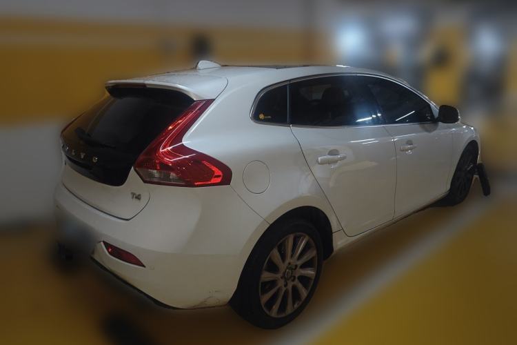 Used Volvo V40 2016 T4 Smart Luxury Edition Rear Right 45 Deg