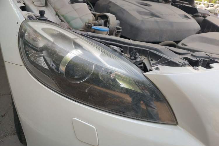 Used Volvo V40 2016 T4 Smart Luxury Edition Right Front Headlight