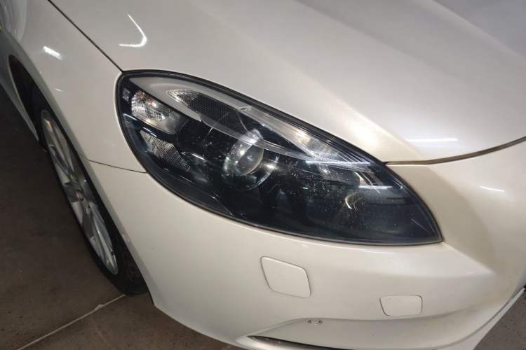 Used Volvo V40 2016 T4 Smart Luxury Edition Right Front Headlight