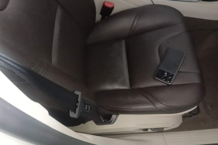 Used Volvo V40 2016 T4 Smart Luxury Edition Right Front Seat