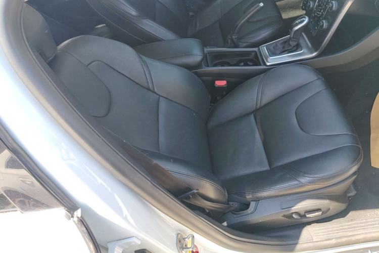 Used Volvo V40 2016 T4 Smart Luxury Edition Right Front Seat