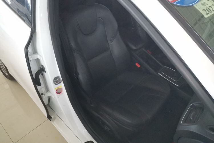 Used Volvo V40 2016 T4 Smart Luxury Edition Right Front Seat