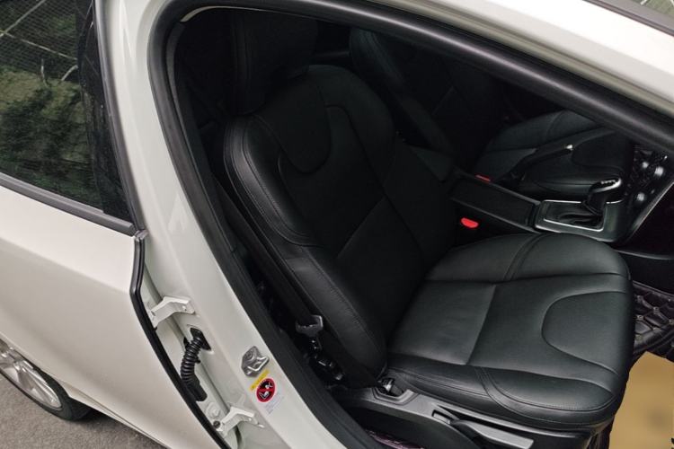 Used Volvo V40 2016 T3 Zhiyi Edition Right Front Seat