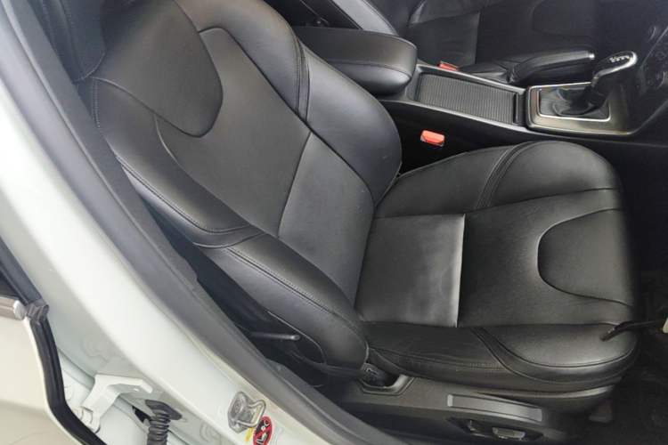 Used Volvo V40 2016 T4 Smart Luxury Edition Right Front Seat