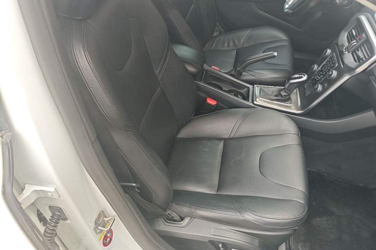 Used Volvo V40 2016 T4 Smart Luxury Edition Right Front Seat