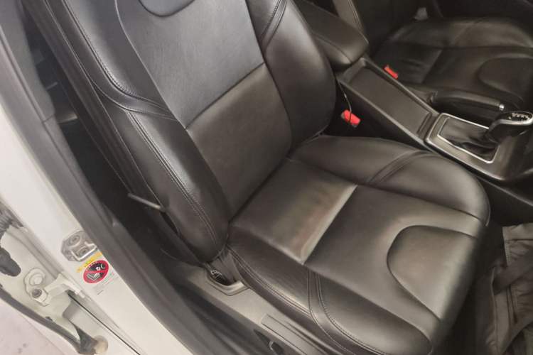 Used Volvo V40 2016 T4 Smart Luxury Edition Right Front Seat