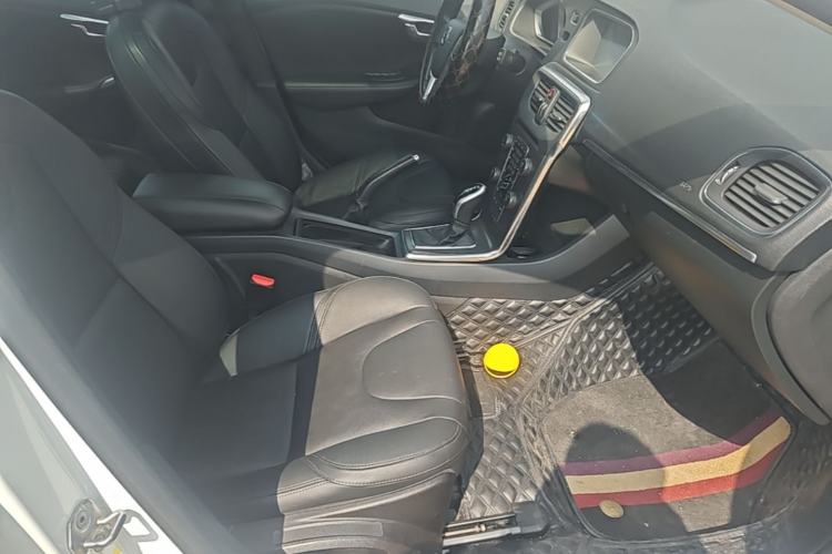 Used Volvo V40 2016 T4 Smart Luxury Edition Right Front Seat