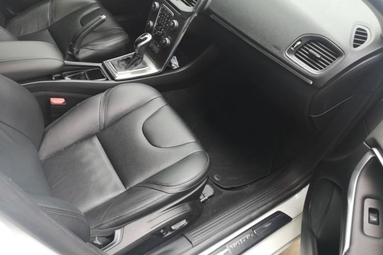 Used Volvo V40 2016 T4 Smart Luxury Edition Right Front Seat