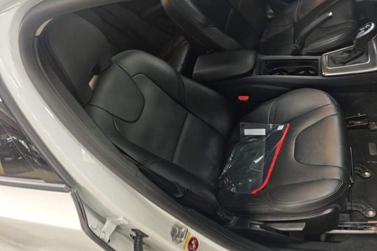 Used Volvo V40 2016 T3 Zhiyi Edition Right Front Seat