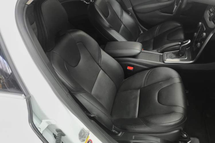 Used Volvo V40 2016 T4 Smart Luxury Edition Right Front Seat