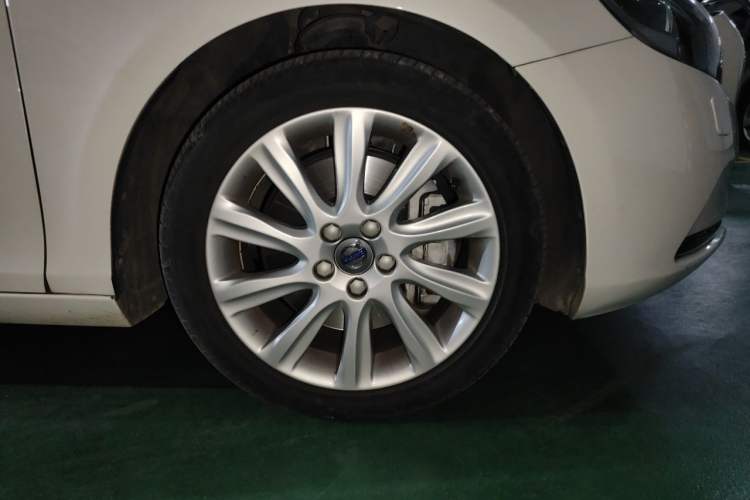 Used Volvo V40 2016 T3 Zhiyi Edition Right Front Wheel Hub