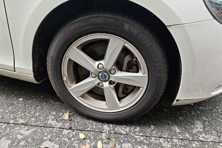 Used Volvo V40 2016 T3 Zhiyi Edition Right Front Wheel Hub