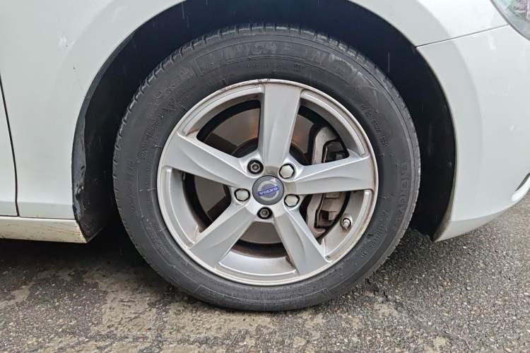 Used Volvo V40 2016 T3 Zhiyi Edition Right Front Wheel Hub