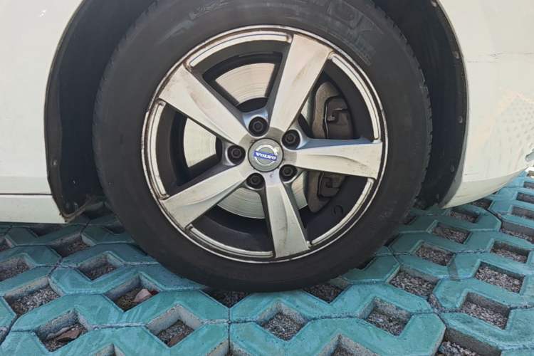 Used Volvo V40 2016 T3 Zhiyi Edition Right Front Wheel Hub