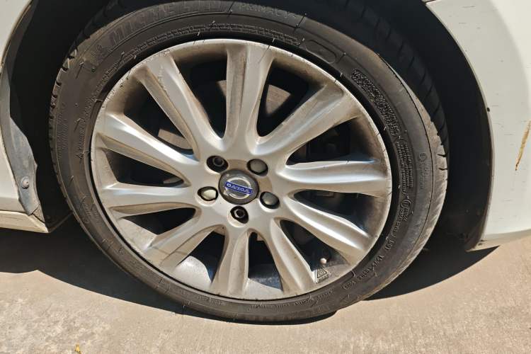 Used Volvo V40 2016 T3 Zhiyi Edition Right Front Wheel Hub