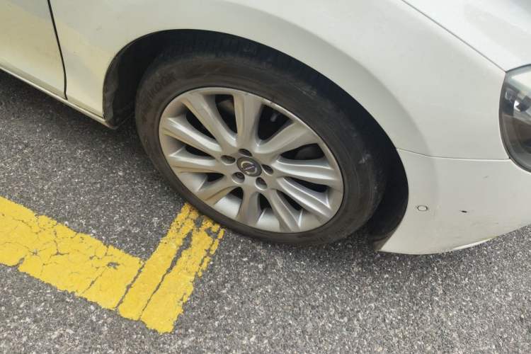 Used Volvo V40 2016 T4 Smart Luxury Edition Right Front Wheel Hub