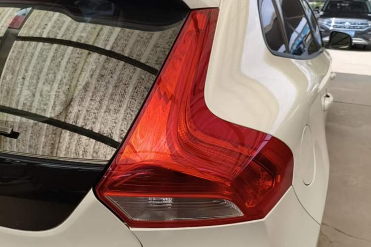Used Volvo V40 2016 T3 Zhiyi Edition Right Rear Taillight