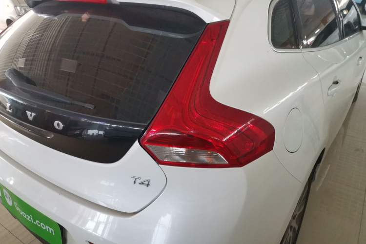 Used Volvo V40 2016 T4 Smart Luxury Edition Right Rear Taillight