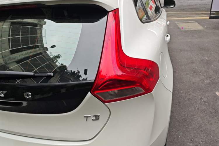 Used Volvo V40 2016 T3 Zhiyi Edition Right Rear Taillight