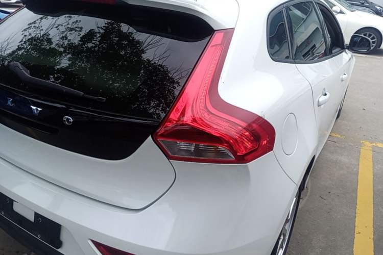 Used Volvo V40 2016 T3 Zhiyi Edition Right Rear Taillight