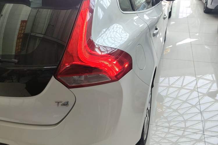 Used Volvo V40 2016 T4 Smart Luxury Edition Right Rear Taillight