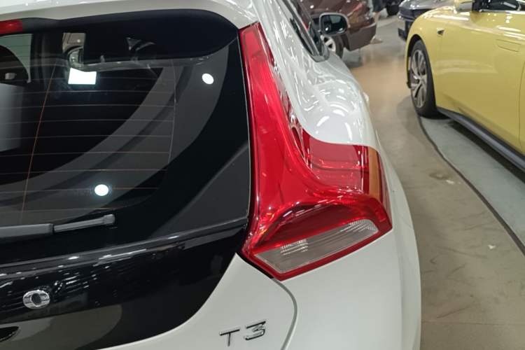 Used Volvo V40 2016 T3 Zhiyi Edition Right Rear Taillight