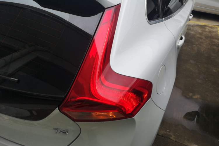 Used Volvo V40 2016 T4 Smart Luxury Edition Right Rear Taillight