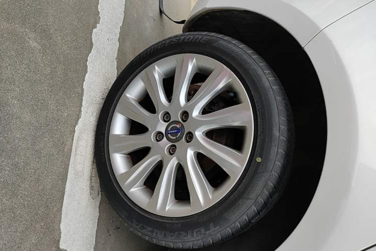 Used Volvo V40 2016 T3 Zhiyi Edition Right Rear Wheel Hub