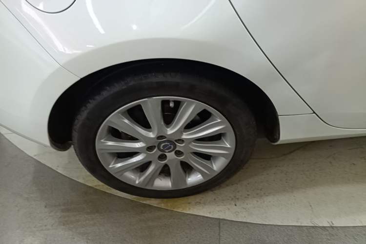 Used Volvo V40 2016 T3 Zhiyi Edition Right Rear Wheel Hub