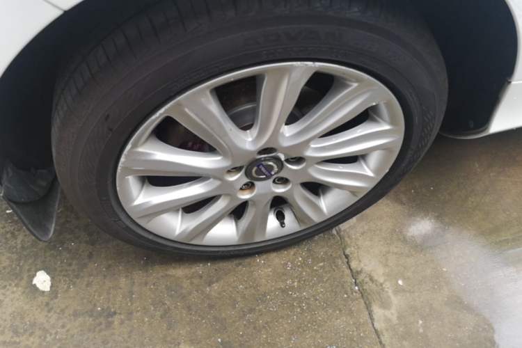 Used Volvo V40 2016 T4 Smart Luxury Edition Right Rear Wheel Hub