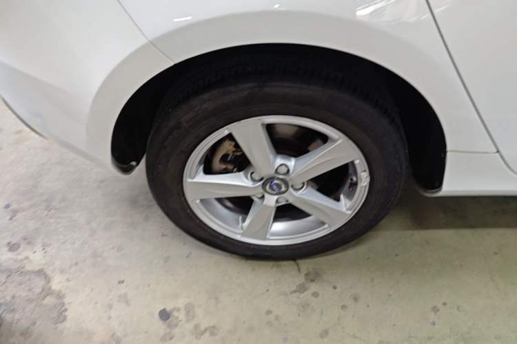 Used Volvo V40 2016 T3 Zhiyi Edition Right Rear Wheel Hub