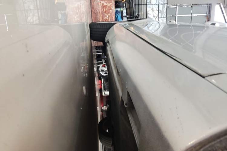 Used Volvo V40 2016 T4 Smart Luxury Edition Right Side Sill