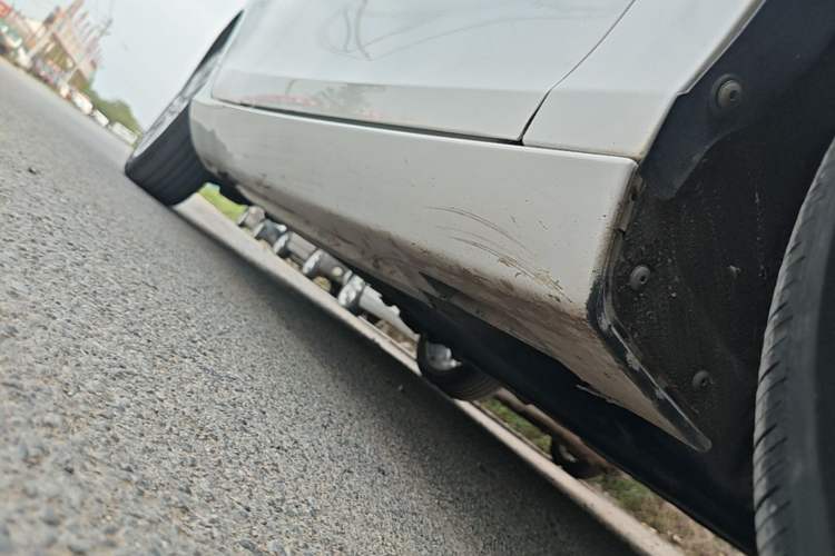 Used Volvo V40 2016 T4 Smart Luxury Edition Right Side Sill