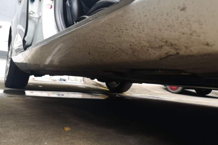 Used Volvo V40 2016 T4 Smart Luxury Edition Right Side Sill