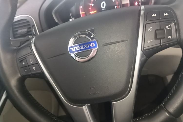 Used Volvo V40 2016 T4 Smart Luxury Edition Steering Wheel