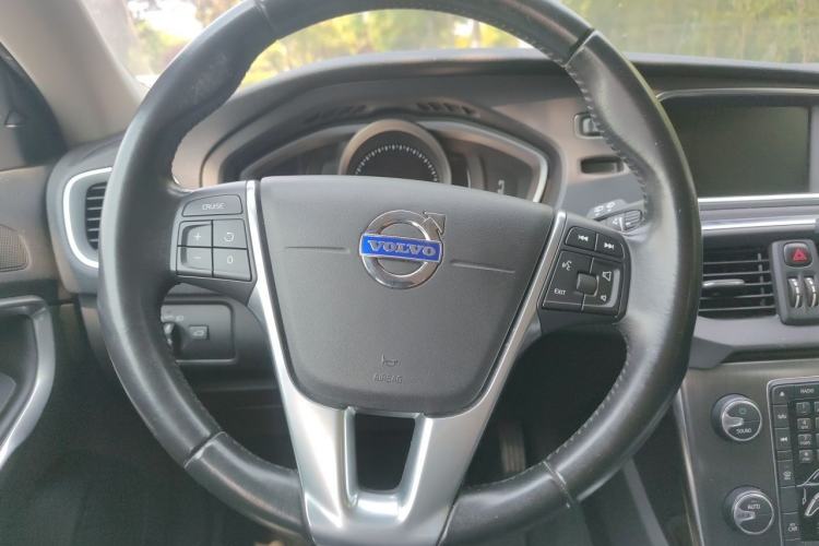 Used Volvo V40 2016 T4 Smart Luxury Edition Steering Wheel