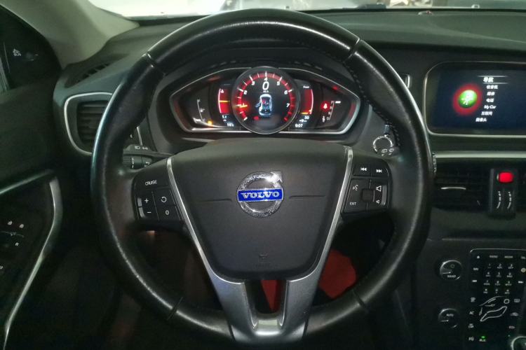 Used Volvo V40 2016 T4 Smart Luxury Edition Steering Wheel
