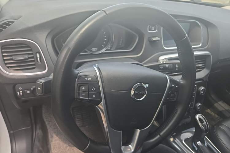 Used Volvo V40 2016 T3 Zhiyi Edition Steering Wheel