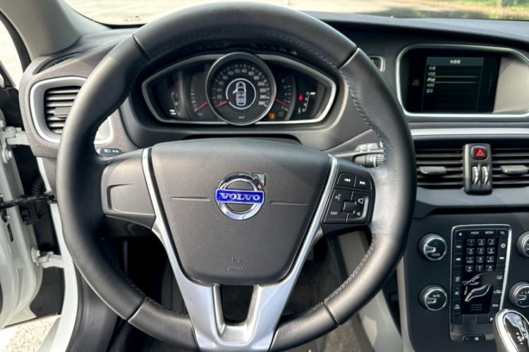 Used Volvo V40 2016 T3 Zhiyi Edition Steering Wheel
