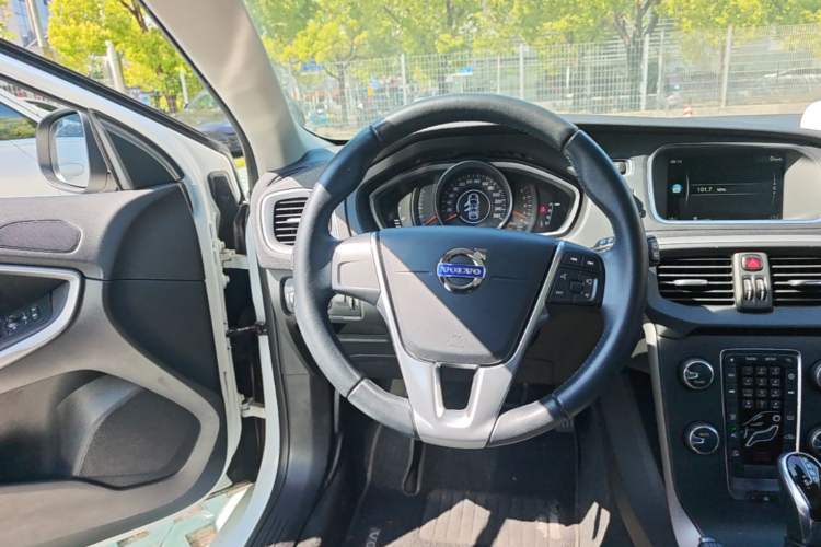 Used Volvo V40 2016 T3 Zhiyi Edition Steering Wheel